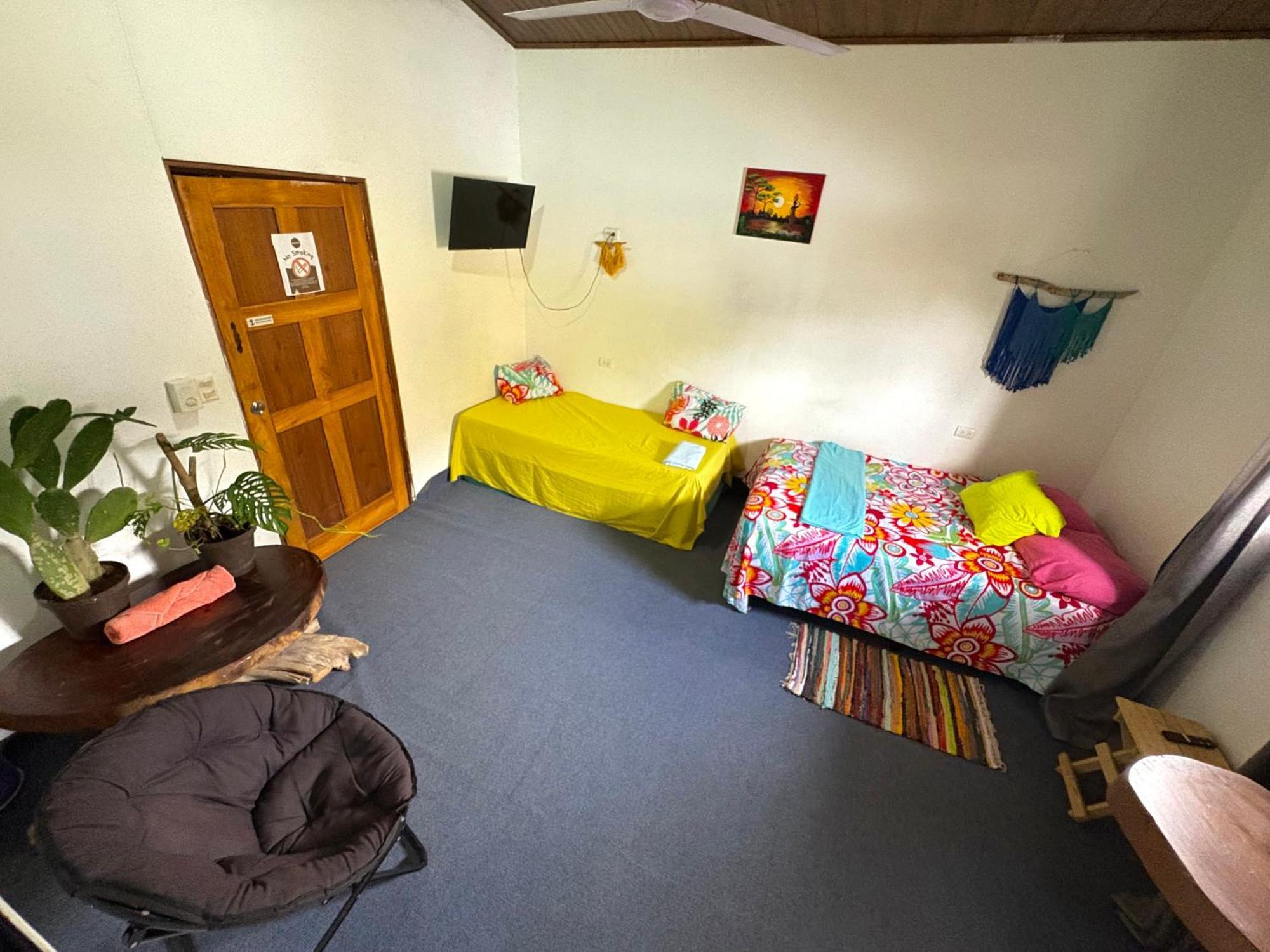 Passifloras Hostel Quepos Exterior photo